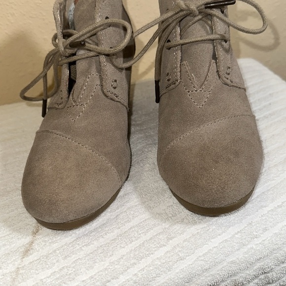 Tom’s suede ankle boots size 6 - Picture 4 of 8